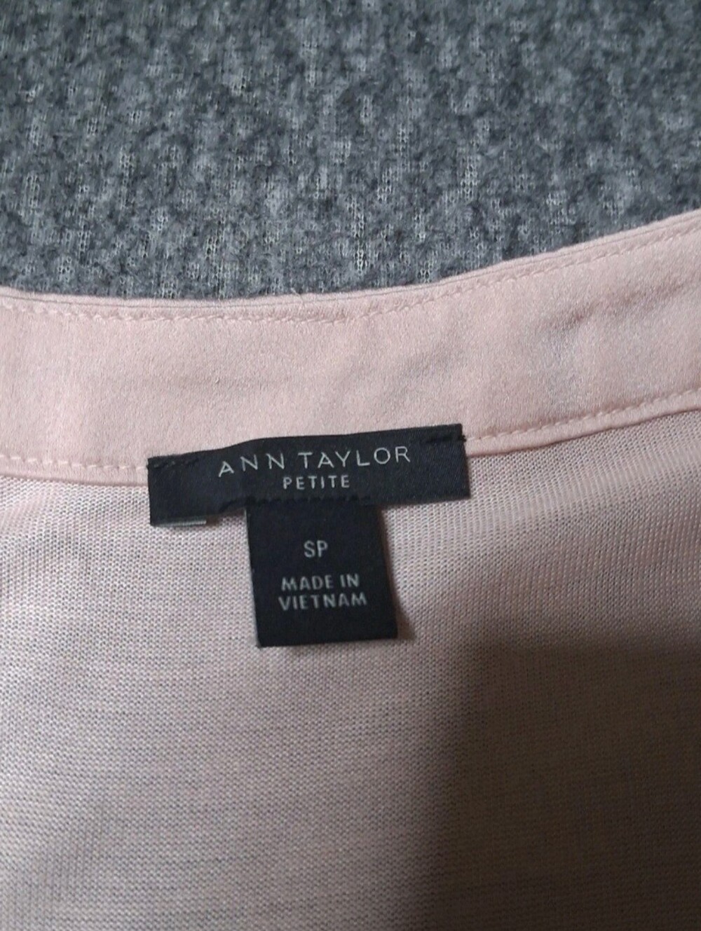 Ann Taylor Women's Pink Satin V-Neck Long Sleeve Blouse Top Shirts Size Petite S - Picture 3 of 12